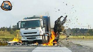 35 Terrifying Moments When Invasive Animals Collide With Trucks On Christmas Eve - Heavy Machinery