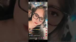 Live TikTok CherylFs Aulia Risma dan Reikhansa Dinda Agniya di biliard.