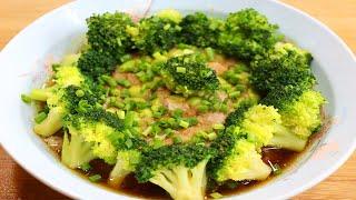 Make a broccoli with some minced meat, it tastes delicious and healthy