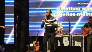 YESU NI MUZIMA , NYENINGABO - DAVID NDUWIMANA ( LIVE IN NARAHARIWE CONCERT )