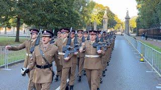 The Royal Scots Dragoon Guards and The Scots Guards | A quiet morning at Holyrood, Scotland#soldiers