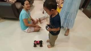 Yoda dan adik2 dateng bawa belanjaan banyak