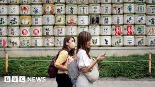 Japan reopens borders to foreign tourists - BBC News