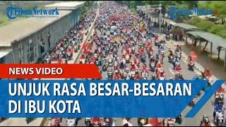 Demo Besar-besaran di Jakarta, Massa Terlihat Mengular hingga Ratusan Meter