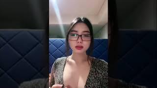 Julia Pegang Toket sampe keliatan Pentilnya #juliamango #toket #ebot