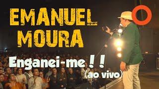 Emanuel Moura canta "Enganei-me" para uma multidão no seu espetáculo "Músicas com bolinha"