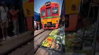 Would you risk your life for an onion? #travel #market  #maeklongrailwaymarket #train #dangerous