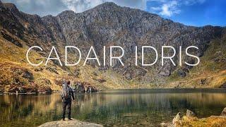 CADAIR IDRIS - Snowdonia National Park | A Day Hike In The Mountains