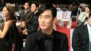 [31.12.14] Kim Soo Hyun@Jun Ji Hyun aegyo Hajima~SBS Drama Awards 2014