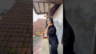 Hai Ladies pingin di goda in malah di kejar GRANDONG sampe depan rumah