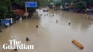 India: Delhi flooded after swollen river breaks through broken regulator