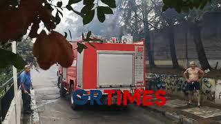 Θεσσαλονίκη: Με τα λάστιχα στα χέρια κάτοικοι προσπαθούν να σβήσουν φωτιά