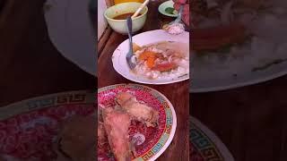 Bule makan SOP SIP di warung #indonesia #bule #makan #spicy #makananindonesia #shorts