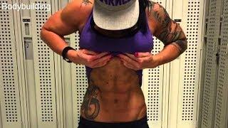 Fit girl with awesome ABS -  EMMANUELLE ETHIER