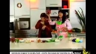 Daniela Alvarado y Carmen Julia en la cocinita de Sindy