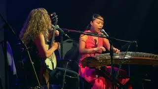 "Four Seasons" - Abigail Washburn & Wu Fei