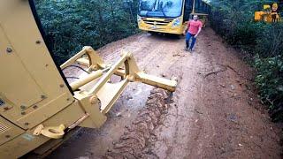 IDA PARA RESGATE DE ÔNIBUS ESCOLAR MOTONIVELADORA CATERPILLAR 120K