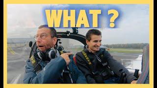 Überraschung! Ich bin ein Pilot! / Son surprises his father with a pilot license!