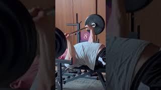 Жим 120kg x10 вот зачем нужны страховочные стойки️ #shorts #fitness #benchpress #powerlifting