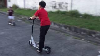 Kick Scooter in Action Oxelo Town 7 XL SUSP