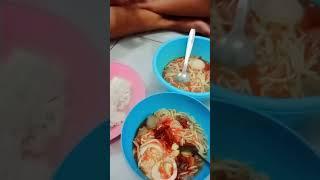 Makan pas hujan deras #kukohawe #trending #viralvideo #makan #hujan