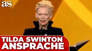 Tilda Swinton demonstriert am Eröffnungsabend der Berlinale gegen Unmenschlichkeit