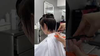 Learn to cut short hair in one minute#haircut