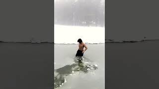 Vidyut Jammwal ice swimming ️️￼