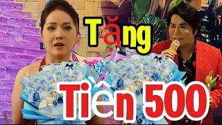 Bất ngờ khán giả Tặng hồng Loan Bó Hoa tiền 500 Mini Show NS Linh Tâm