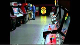 X-Files showing an arcade game (Virtua Fighter 2?) with sound effects from Sonic the Hedgehog