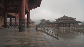 Explore the beauty of Chinese Qin and Han Dynasty architecture on a rainy day. Duyun Film Base・4K