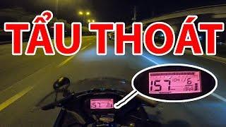 Bị truy đuổi không hiểu lý do trong chuyến tour ngắn đầy bất trắc