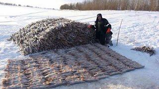 ЗИМНЯЯ РЫБАЛКА НА СЕТИ ПО ЛЬДУ В ГЛУХОМ ЛЕСУ!