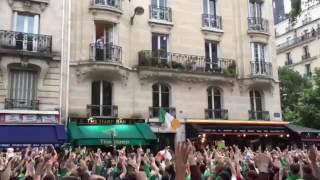 Irish fans in Paris - French random guy on the balcony EURO 2016 Irlandais / inconnu au balcon