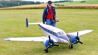 WOW !!! STUNNING !!! HUGE RC BEACHCRAFT MODEL 18 / SCALE MODEL AIRPLANE / FLIGHT DEMONSTRATION !!!