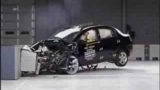 Crash Test 2007 - 2009 Nissan Sentra (Front Impact) IIHS