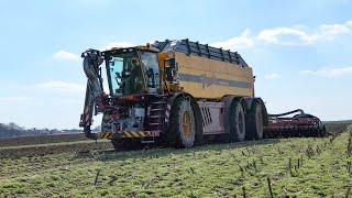 Der GülleGigant Vredo  VT7138 bei der Feld Vorbereitung