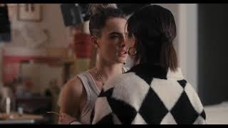 Only one murders in the building 2x02 -Selena Gomez Kissing Cara delevingne (Mabel Mora)