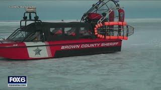 27 people rescued from floating ice chunk in Green Bay | FOX6 News Milwaukee