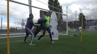 Watch Keylor Navas return to training with his teammates!