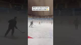 Hockey in Hersheypark Arena  (via _msfilms/TT)