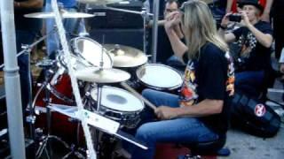 Nicko McBrain plays The Trooper - Up close footage of just Nicko!