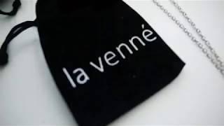 La Venné - Simple Bar earrings and Moon Necklace