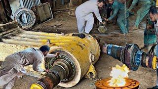 These guys using amazing pk skills for repair stonecrusher machine, excelle…