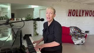 Annie Lennox sings for Ukraine - Here Comes The Rain Again