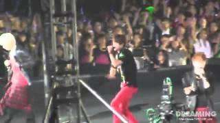 (fancam)110902 Eunhyuk's strip! @ SMTownTokyo