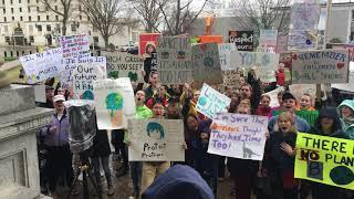 Crowd chanting at the Fredericton climate rally (May 10, 2019)