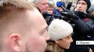 Глава города Кемерово Илья Середюк вышел к митингующим