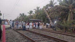 കാഴ്ചക്കിടയിൽ ട്രെയിൻ വന്നപ്പോൾ | Indian railway | Railway crossing