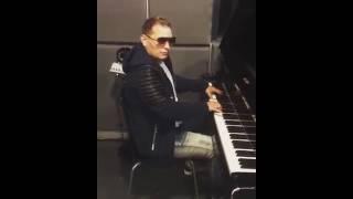 Scott Storch Playing Some Of His Mega hits  On The Piano